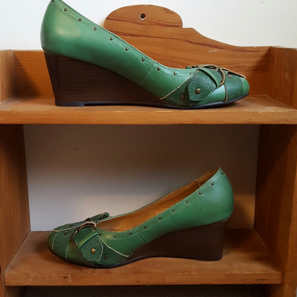 Gorgeous Vintage Naughty Monkey Green Wedge Shoes